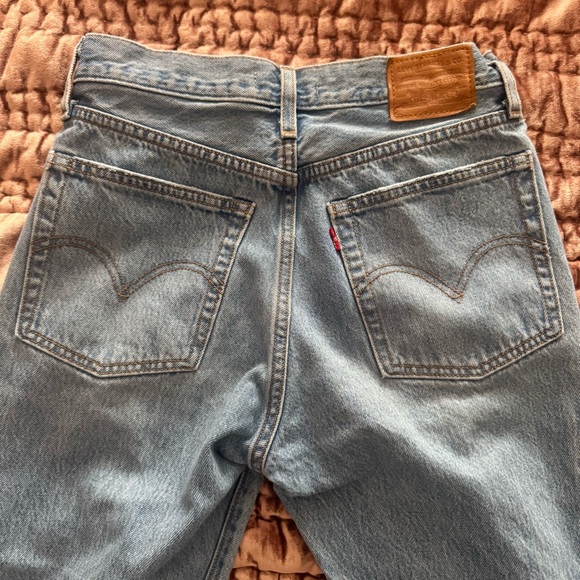 Levi's Premium Wedgie Straight Jeans Crop - Picture 5 of 10